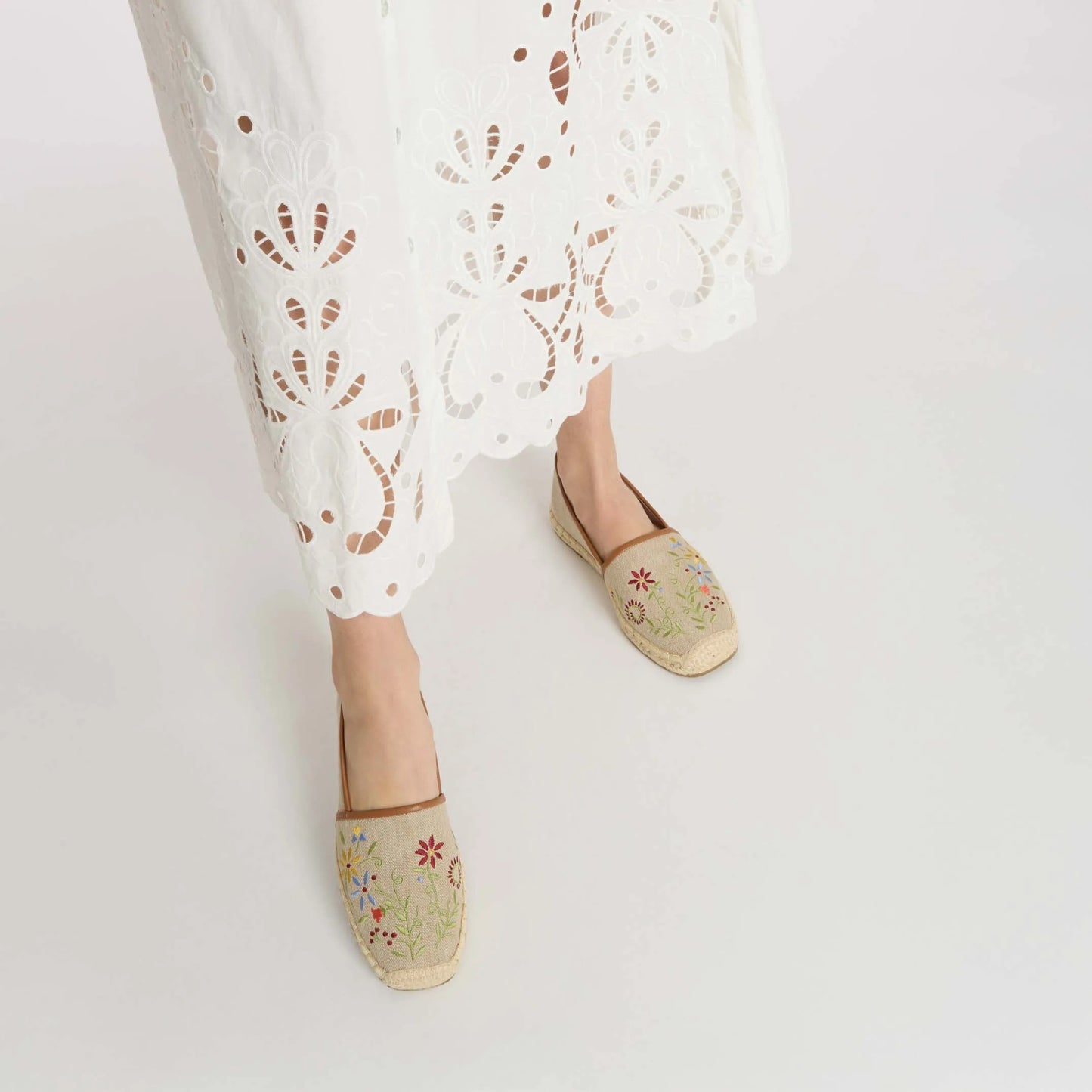 Coccinelle Praia Lencos embroidery